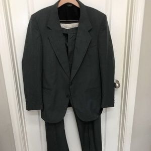 BARRY MANUFACTURING GRAYPINSTRIPE SUIT